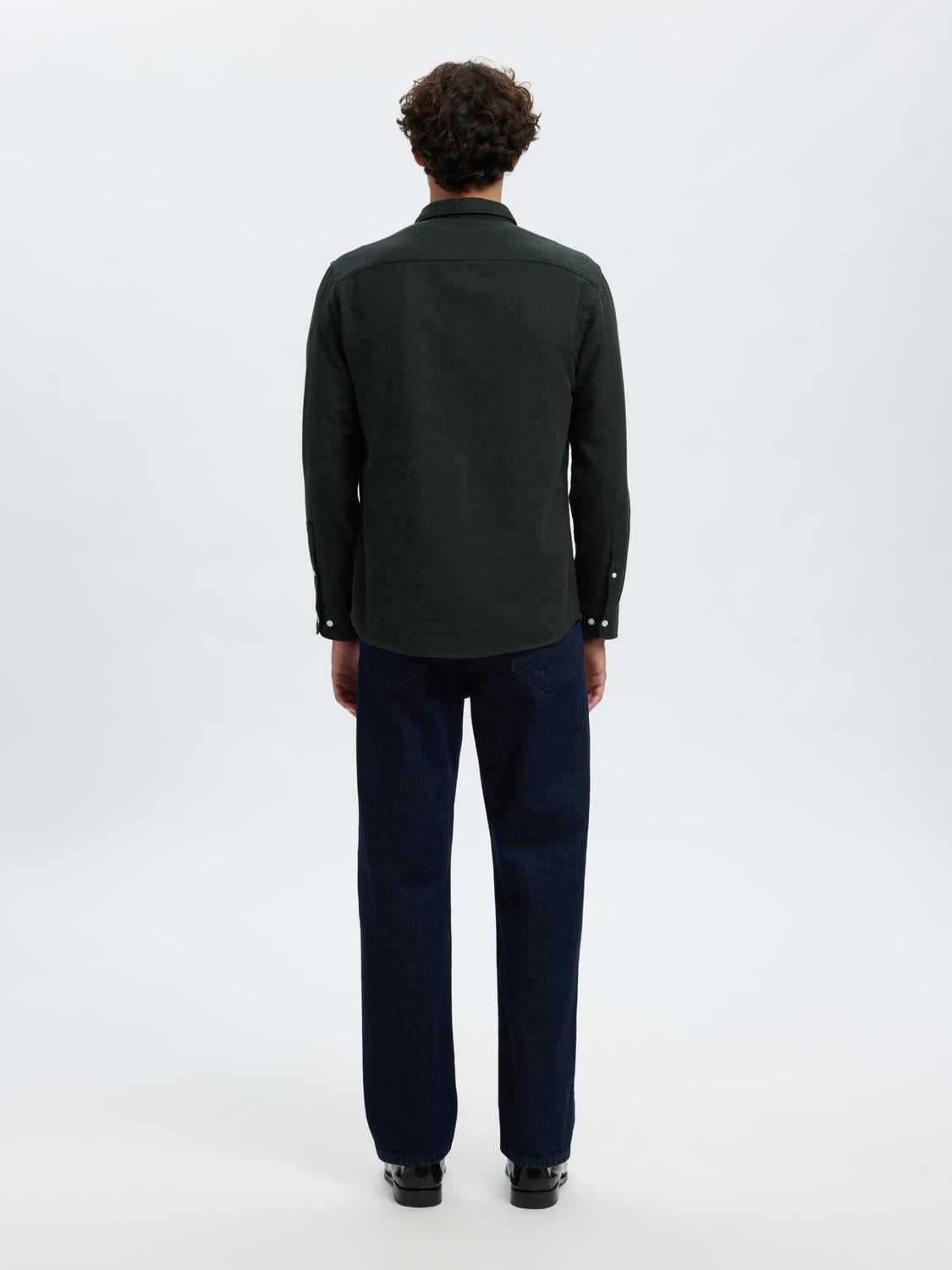 model_shot-back